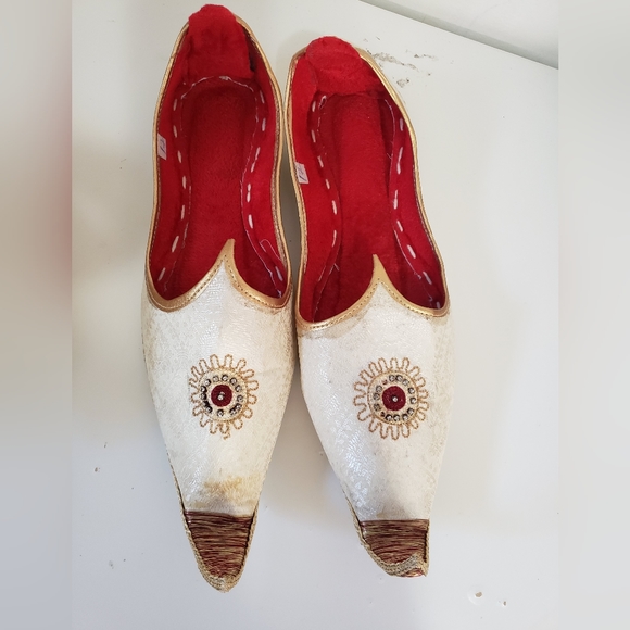 Pakistani light Golden and Mehroon Sherwani with free Qula. Khussa is $20. - Picture 5 of 6